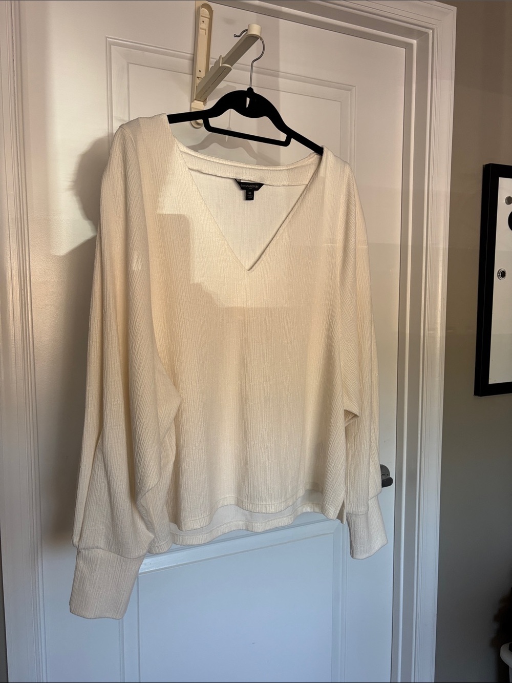 Banana Republic Cream V-Neck Ribbed blouse